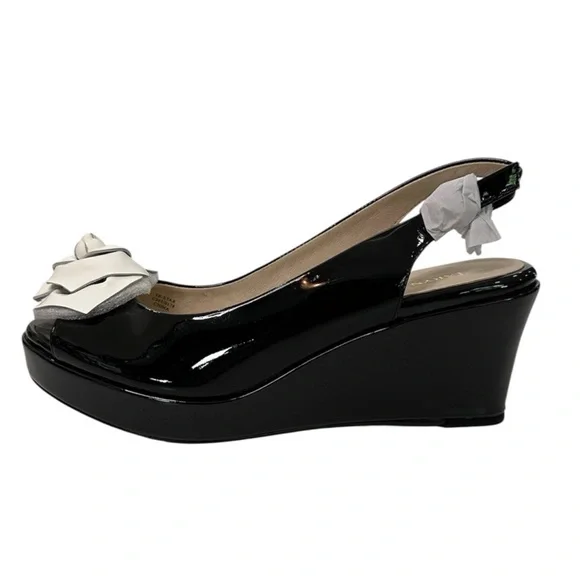 Taryn Rose Tri-Star Black Patent White Rose Wedge Sandals NWT Women’s Size 9 - Picture 2 of 11